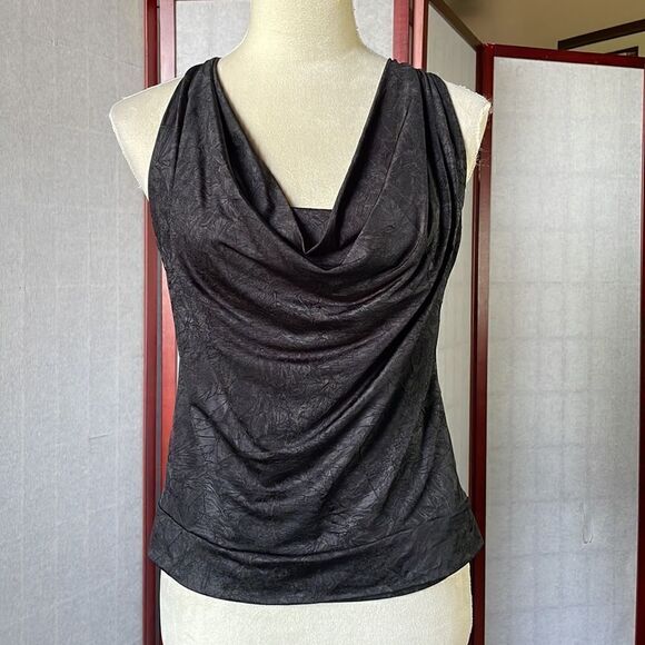 Moda Dress Top w/ Plunging Neckline, Open Back & Subtle Designs (Size: Small) - Picture 12 of 15